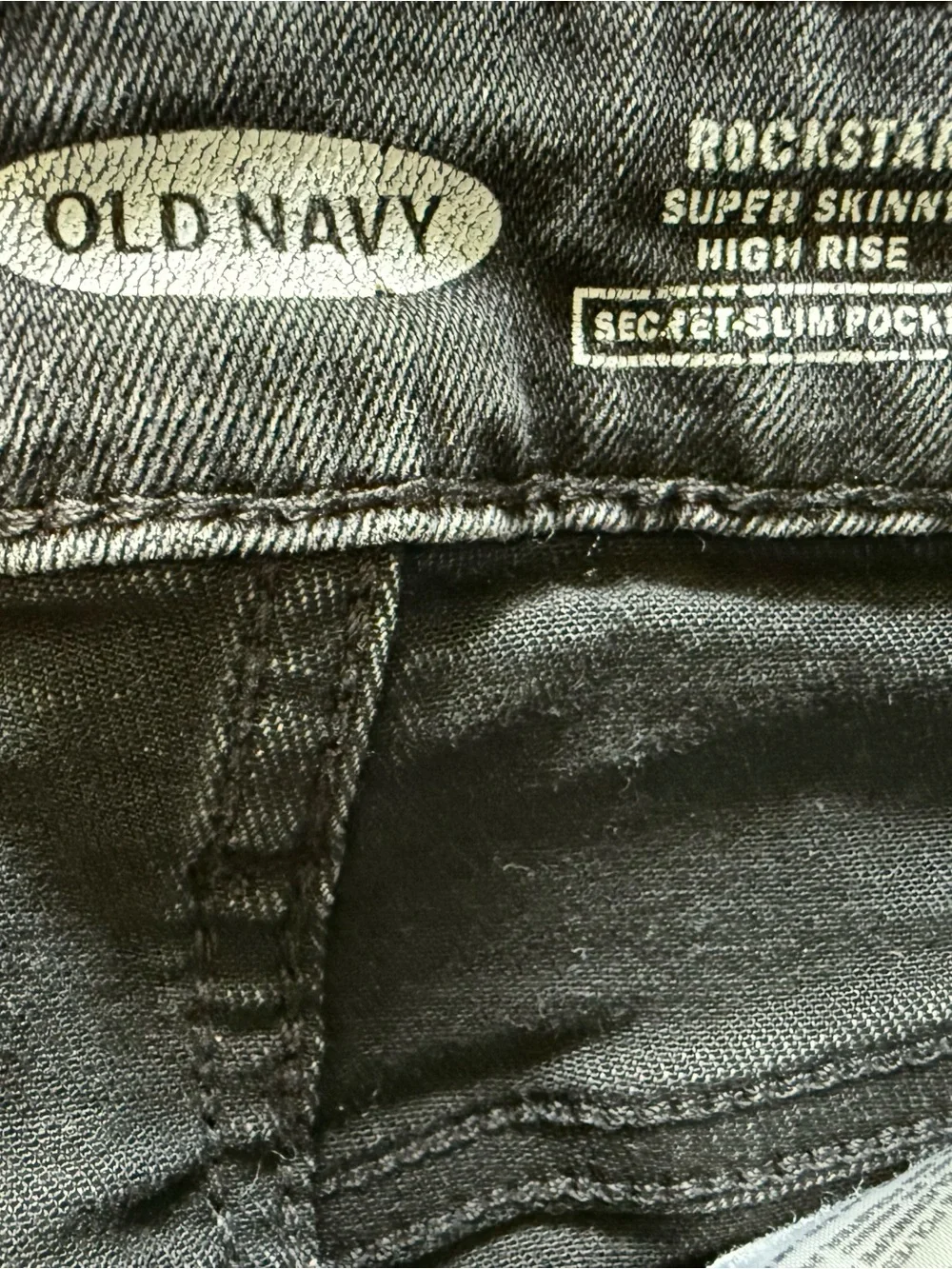 Old Navy Black High-Rise Skinny Jeans with Knee Rip|Size 4 - Picture 4 of 5